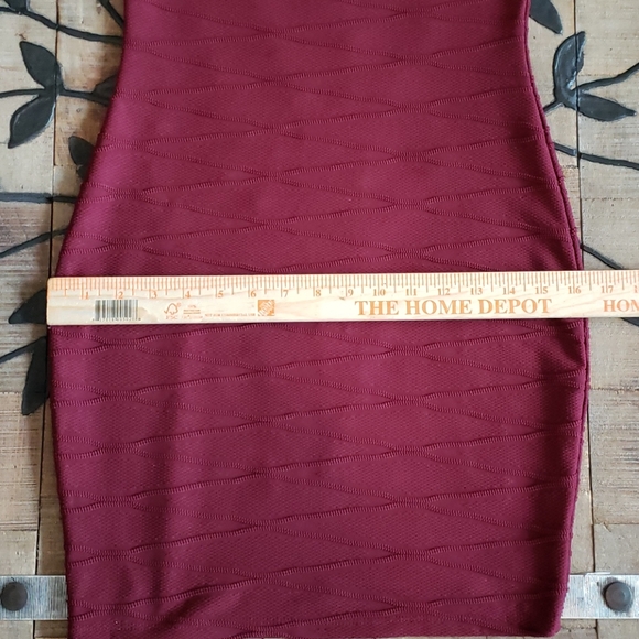 Guess size Small Body con Fitted dress EUC - Picture 8 of 9